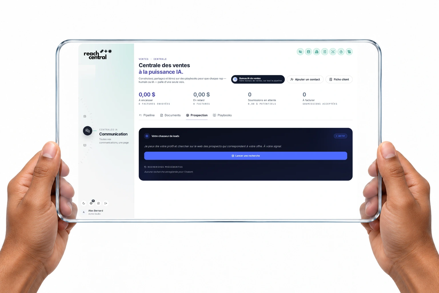 L'onglet Prospection de Sales Central dans Reach Central AI, avec le chasseur de prospects prêt à lancer une recherche.